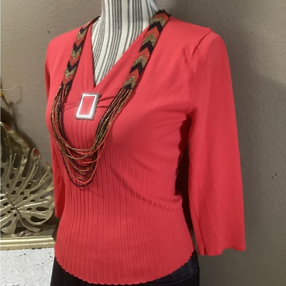 FINITY Red Long Sleeve Top SIZE M - Picture 2 of 7